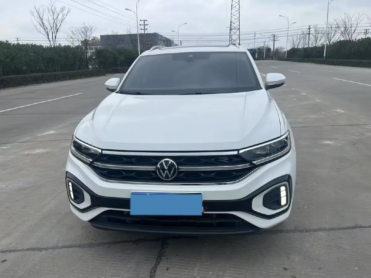 2023 Volkswagen T-Roc 1.5T 160HP L4 7DCT,autocango,china used car exporter,china ev exporter,chinese used car exporter,chinese used ev exporter