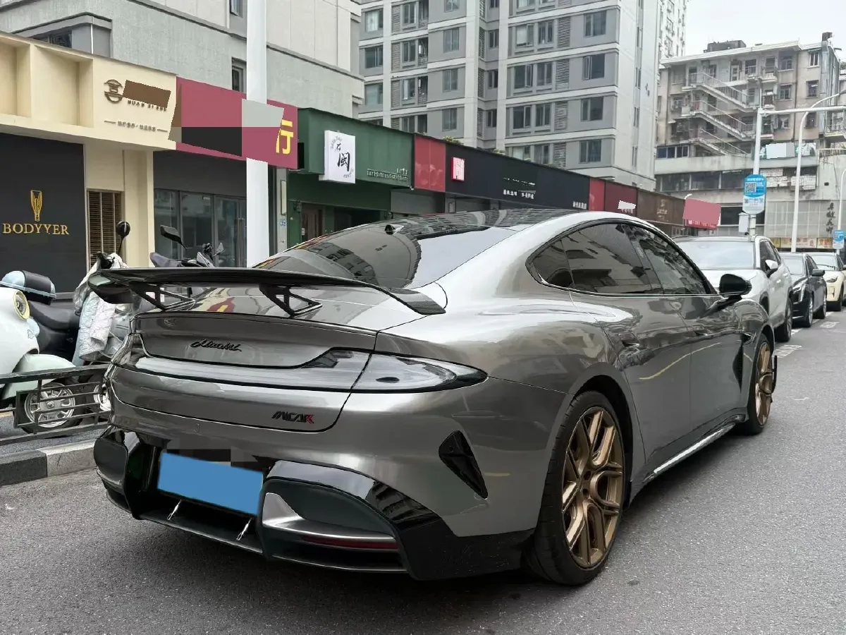 2025 MI SU7 Ultra BEV 93.7KWH,autocango,china used car exporter,china ev exporter,chinese used car exporter,chinese used ev exporter