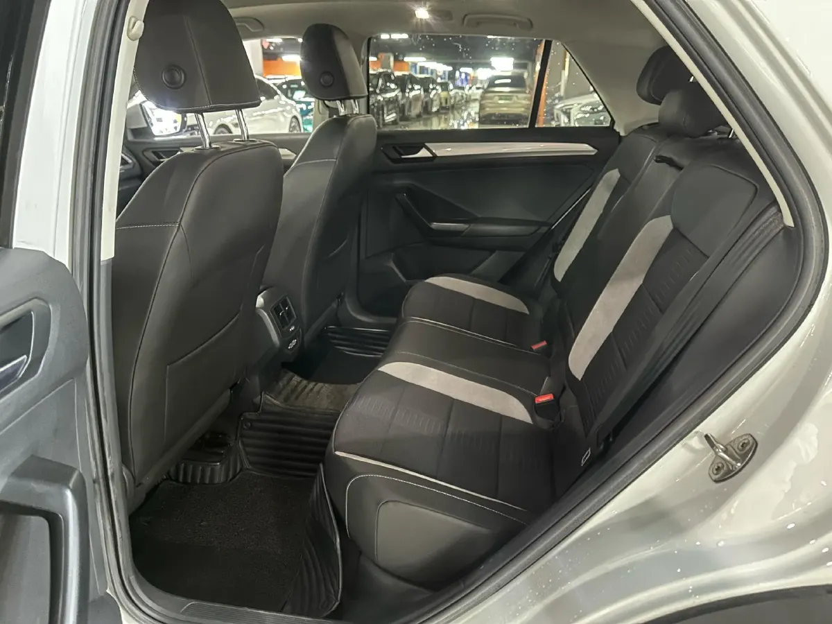 2019 Volkswagen T-Roc 1.4T 131HP L4 7DCT,autocango,china used car exporter,china ev exporter,chinese used car exporter,chinese used ev exporter