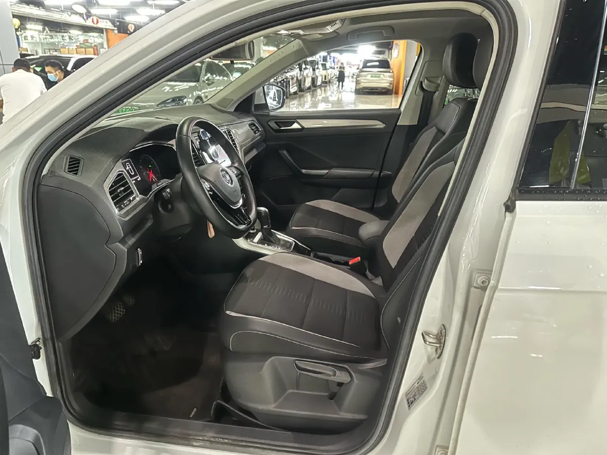 2019 Volkswagen T-Roc 1.4T 131HP L4 7DCT,autocango,china used car exporter,china ev exporter,chinese used car exporter,chinese used ev exporter