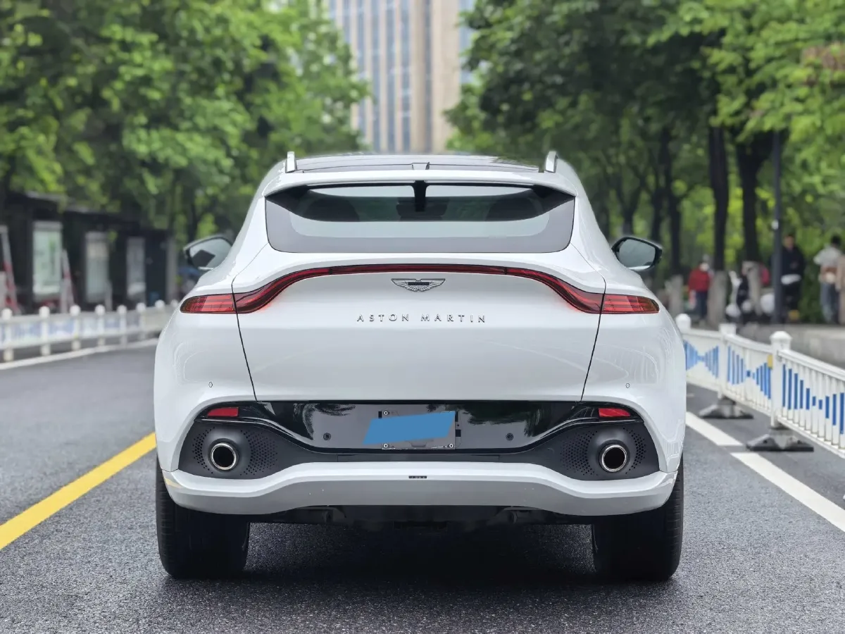 2024 Aston Martin DBX 3.0T 435HP L6 9AT,autocango,china used car exporter,china ev exporter,chinese used car exporter,chinese used ev exporter