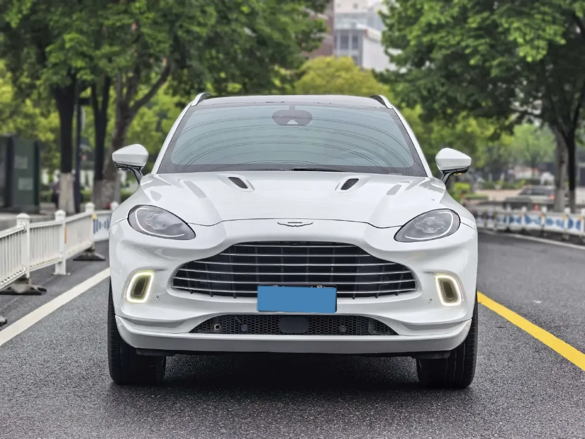 2024 Aston Martin DBX 3.0T 435HP L6 9AT,autocango,china used car exporter,china ev exporter,chinese used car exporter,chinese used ev exporter