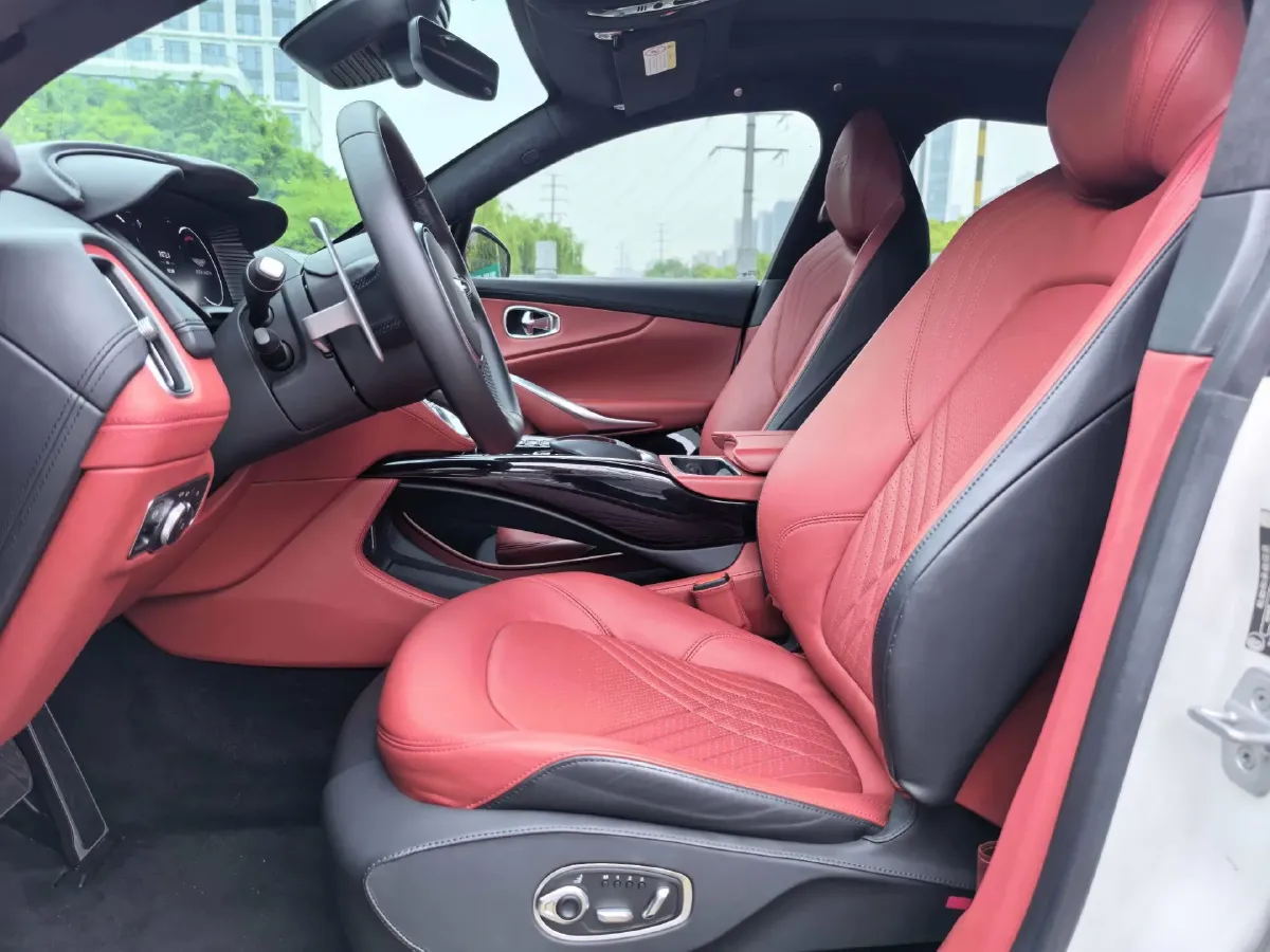 2024 Aston Martin DBX 3.0T 435HP L6 9AT,autocango,china used car exporter,china ev exporter,chinese used car exporter,chinese used ev exporter