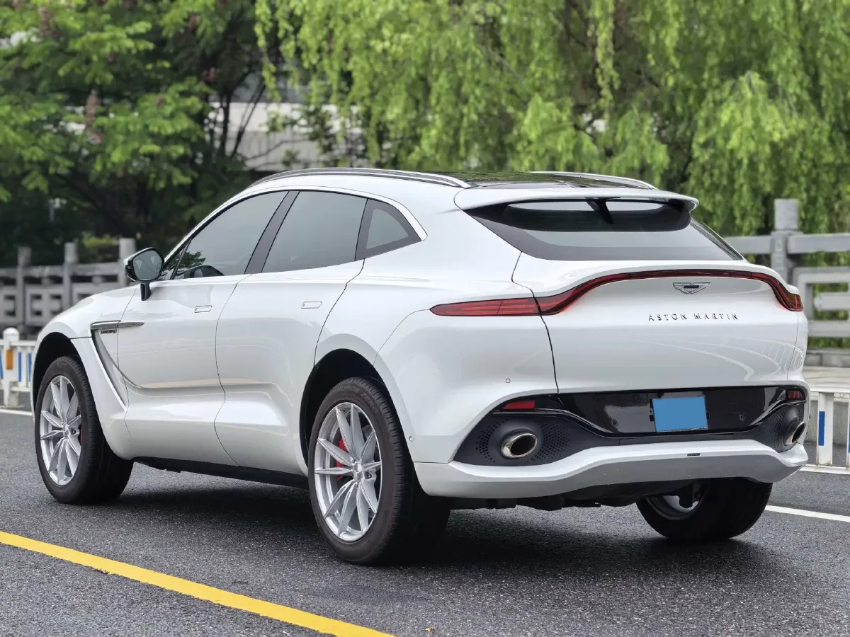 2024 Aston Martin DBX 3.0T 435HP L6 9AT,autocango,china used car exporter,china ev exporter,chinese used car exporter,chinese used ev exporter