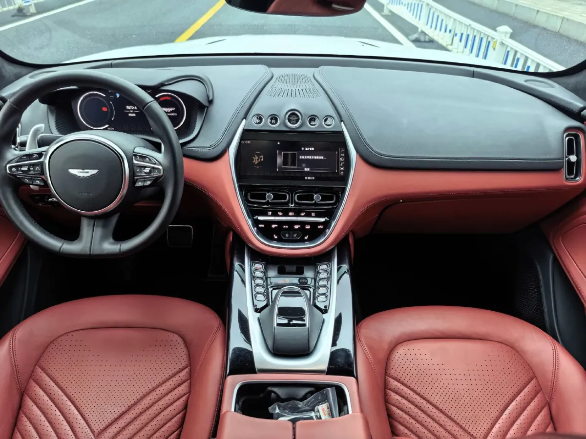 2024 Aston Martin DBX 3.0T 435HP L6 9AT,autocango,china used car exporter,china ev exporter,chinese used car exporter,chinese used ev exporter