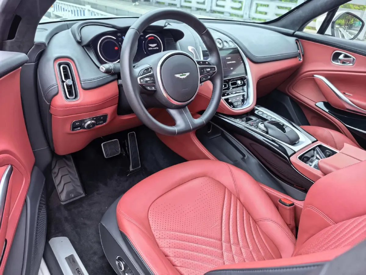 2024 Aston Martin DBX 3.0T 435HP L6 9AT,autocango,china used car exporter,china ev exporter,chinese used car exporter,chinese used ev exporter