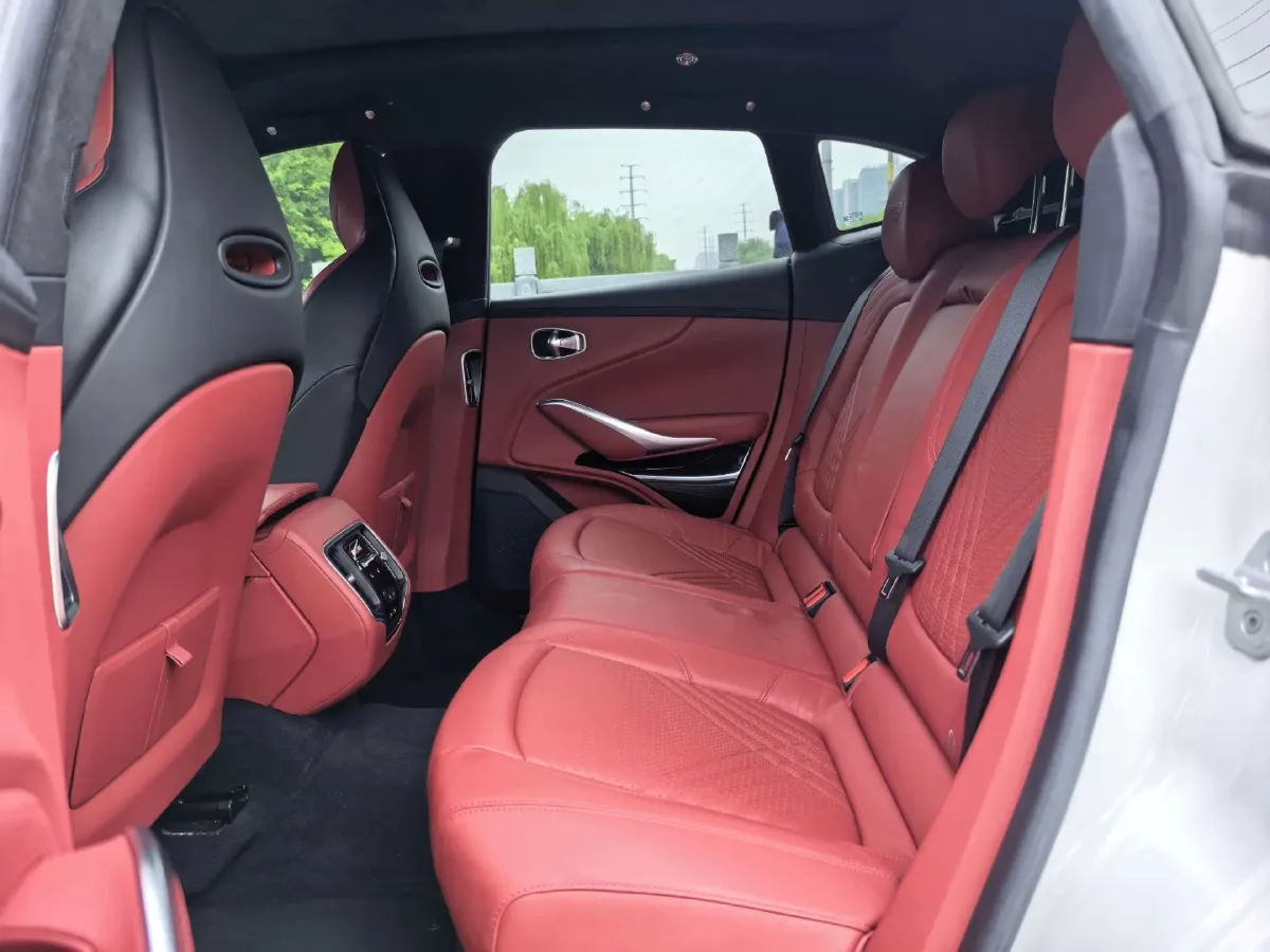 2024 Aston Martin DBX 3.0T 435HP L6 9AT,autocango,china used car exporter,china ev exporter,chinese used car exporter,chinese used ev exporter