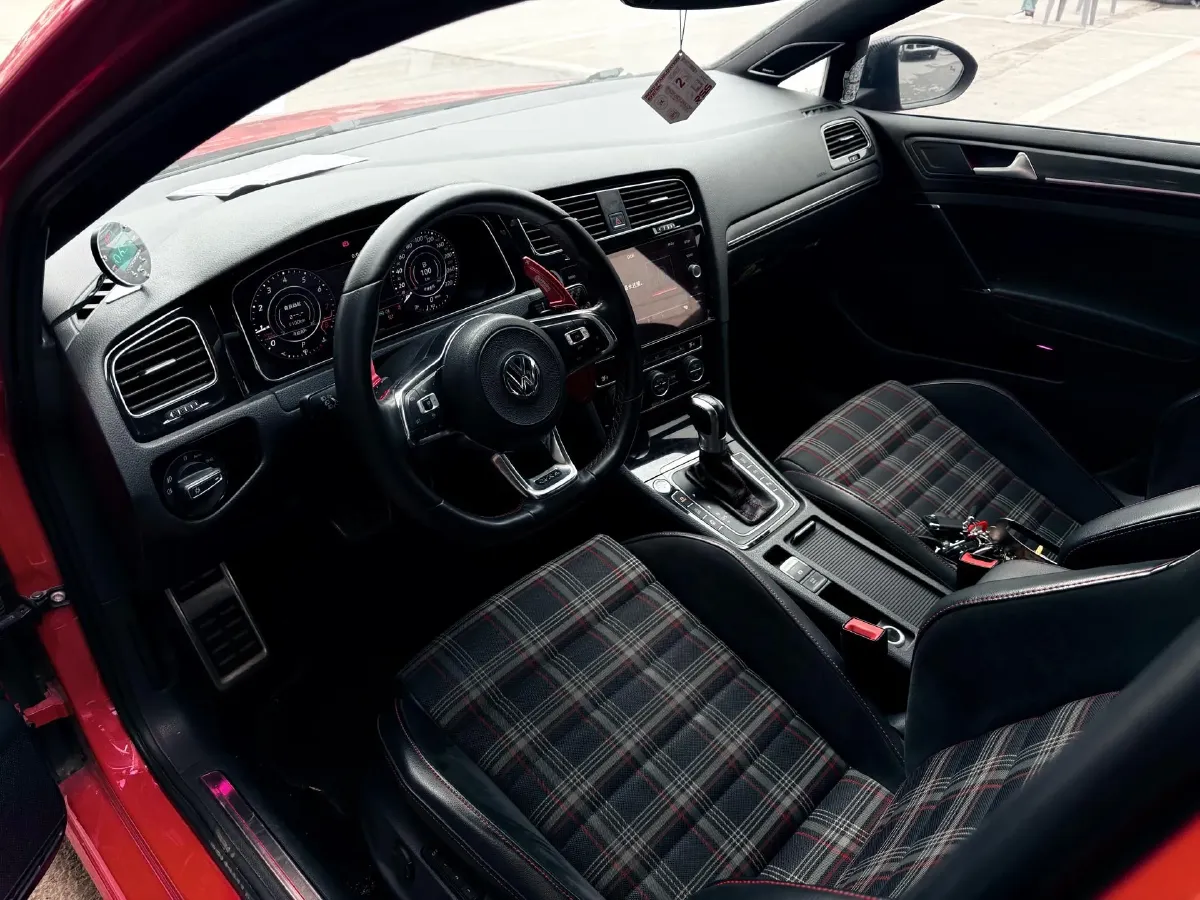 2018 Volkswagen GolfGTI 2.0T 220HP L4 7DCT,autocango,china used car exporter,china ev exporter,chinese used car exporter,chinese used ev exporter