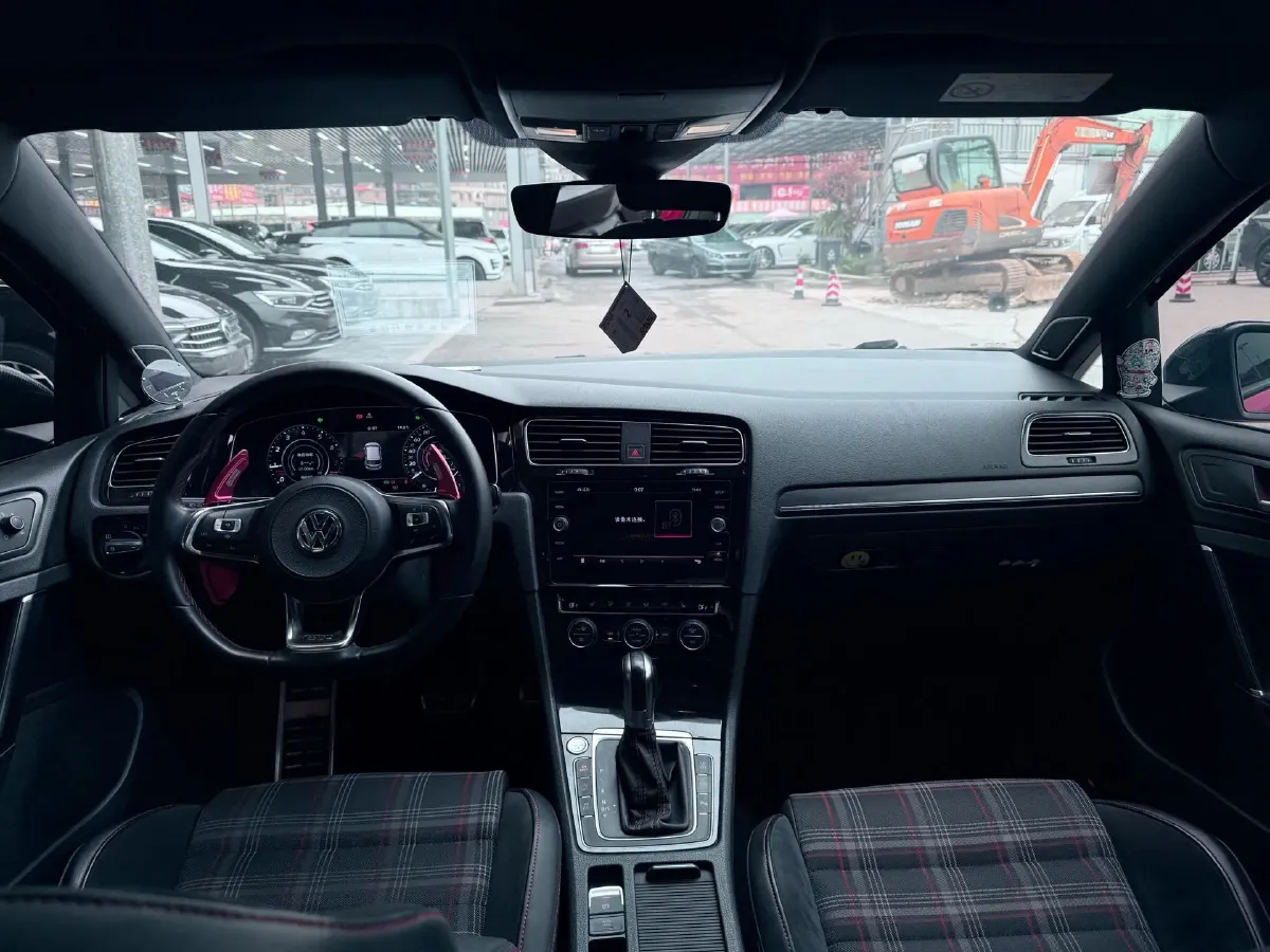 2018 Volkswagen GolfGTI 2.0T 220HP L4 7DCT,autocango,china used car exporter,china ev exporter,chinese used car exporter,chinese used ev exporter