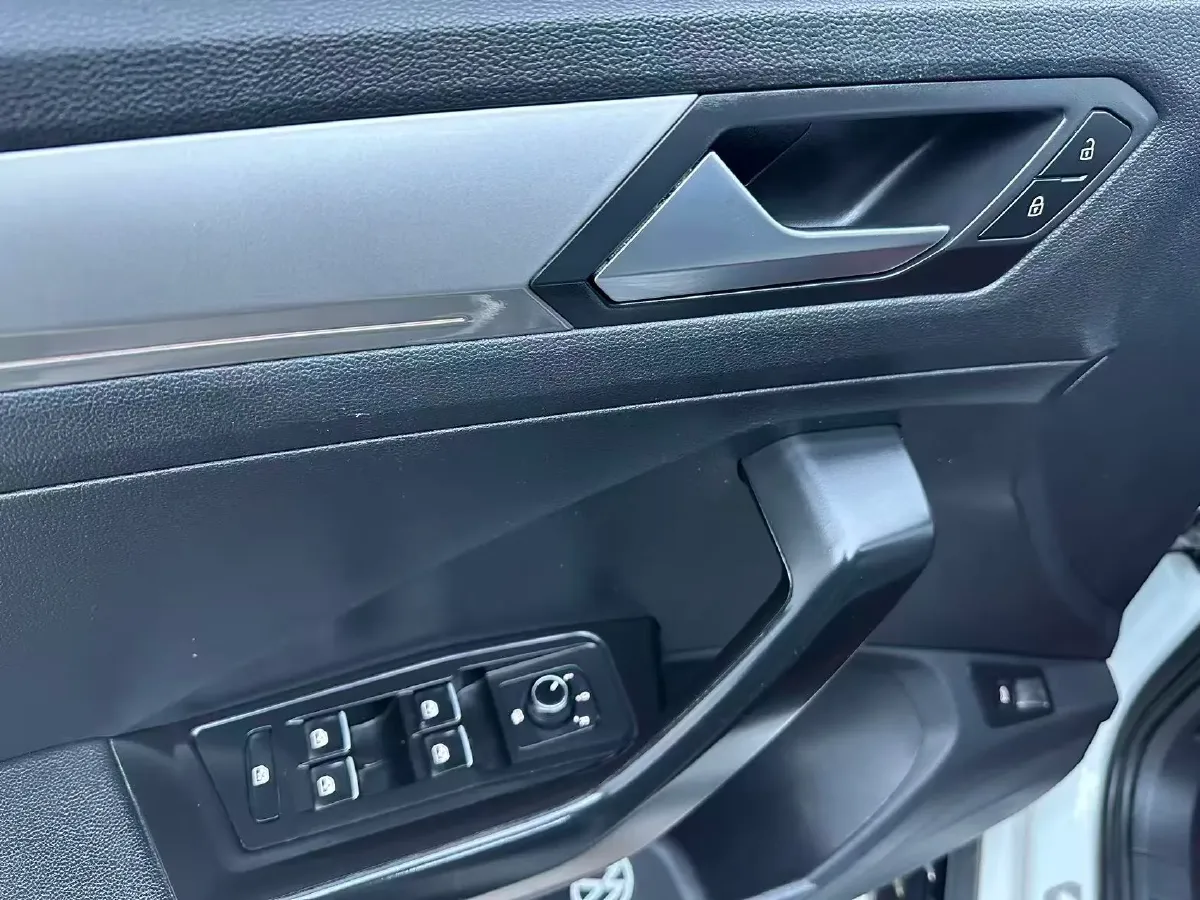 2021 Volkswagen T-Roc 1.4T 150HP L4 7DCT,autocango,china used car exporter,china ev exporter,chinese used car exporter,chinese used ev exporter