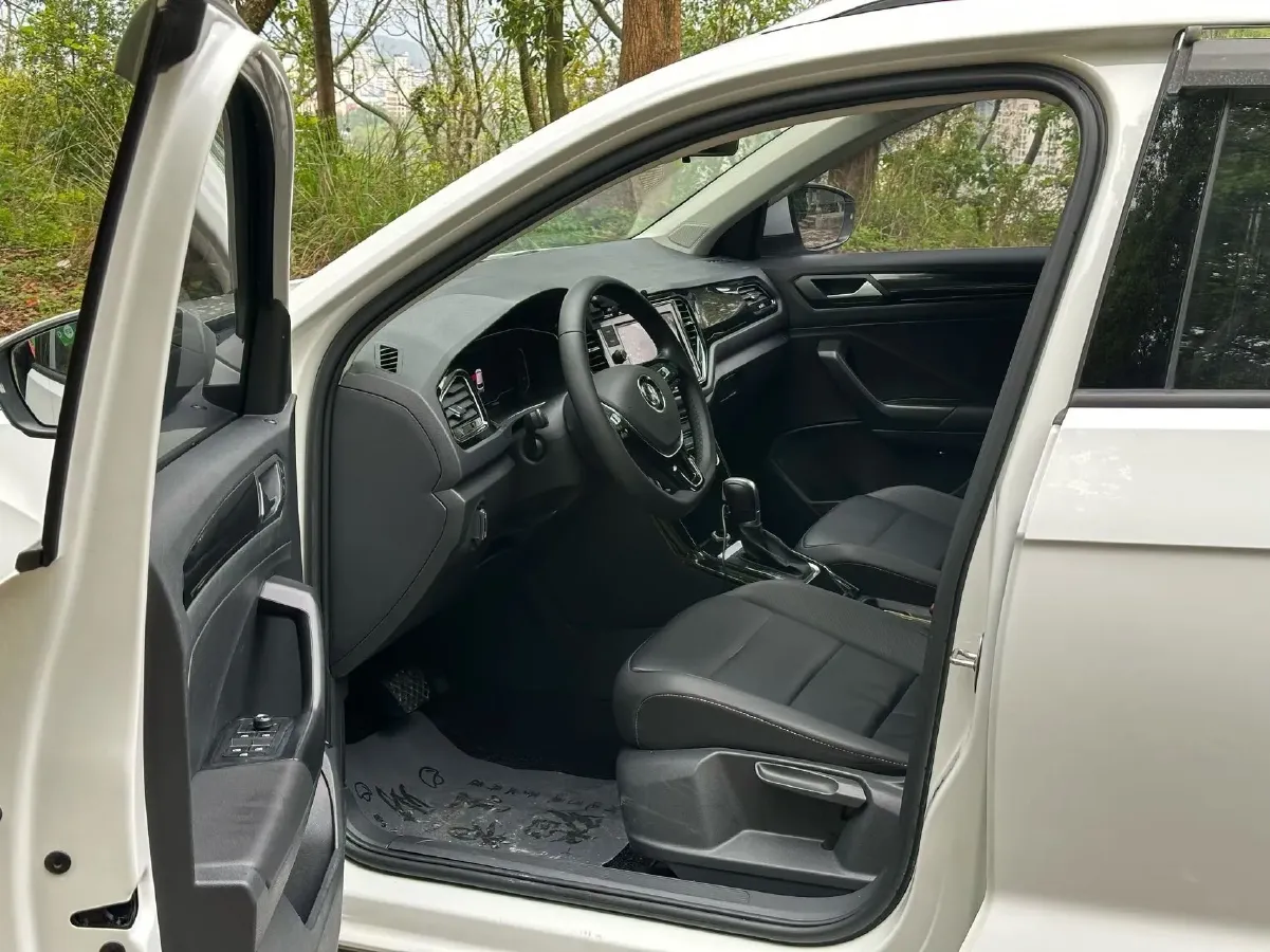 2019 Volkswagen T-Roc 1.4T 150HP L4 7DCT,autocango,china used car exporter,china ev exporter,chinese used car exporter,chinese used ev exporter