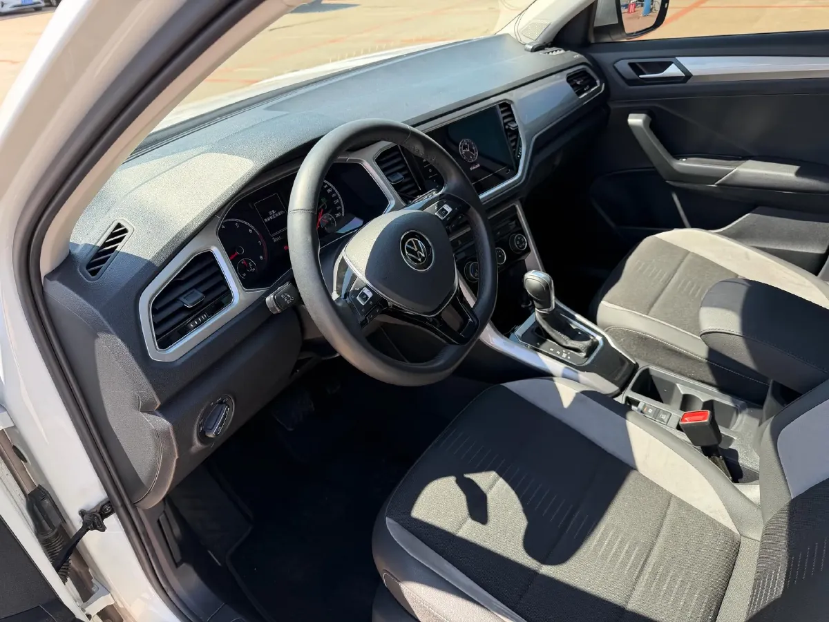 2021 Volkswagen T-Roc 1.4T 150HP L4 7DCT,autocango,china used car exporter,china ev exporter,chinese used car exporter,chinese used ev exporter