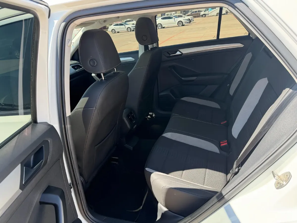 2021 Volkswagen T-Roc 1.4T 150HP L4 7DCT,autocango,china used car exporter,china ev exporter,chinese used car exporter,chinese used ev exporter