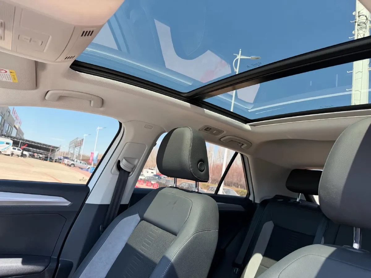 2021 Volkswagen T-Roc 1.4T 150HP L4 7DCT,autocango,china used car exporter,china ev exporter,chinese used car exporter,chinese used ev exporter