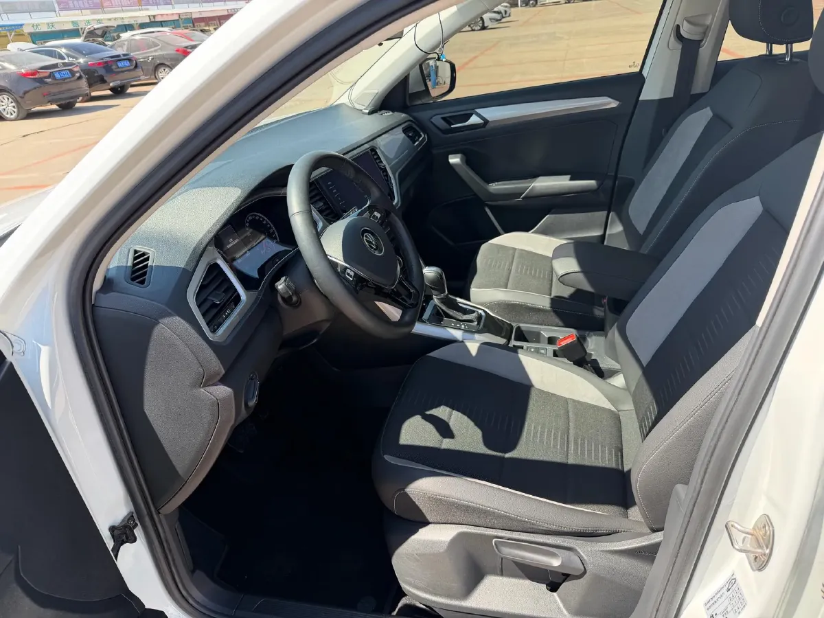 2021 Volkswagen T-Roc 1.4T 150HP L4 7DCT,autocango,china used car exporter,china ev exporter,chinese used car exporter,chinese used ev exporter