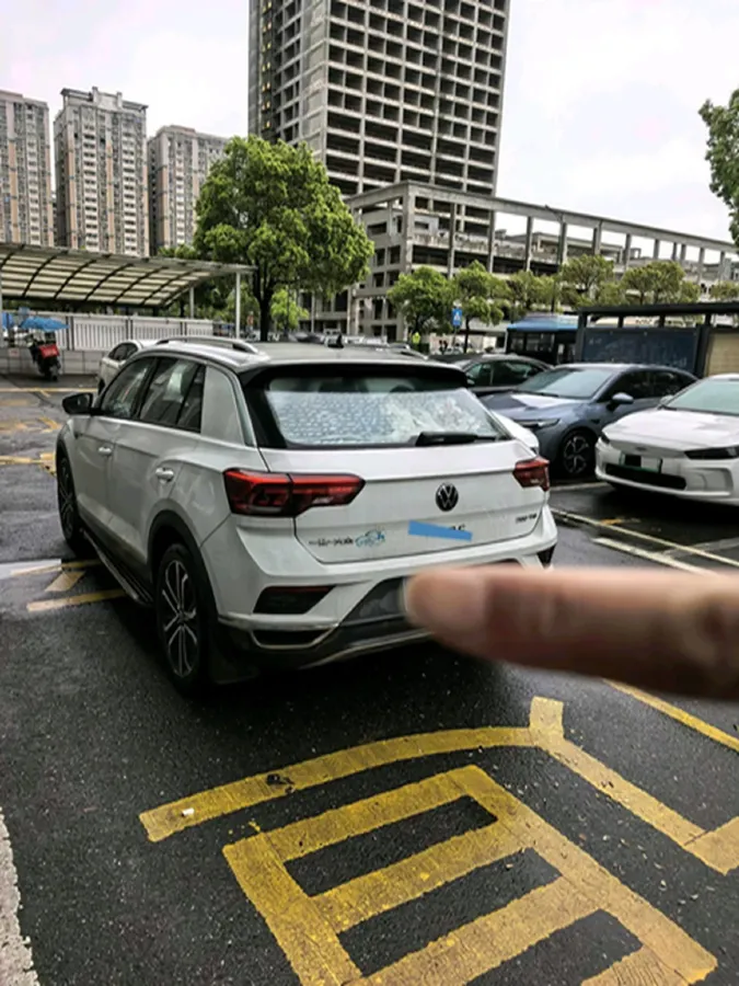 2020 Volkswagen T-Roc 1.4T 150HP L4 7DCT,autocango,china used car exporter,china ev exporter,chinese used car exporter,chinese used ev exporter