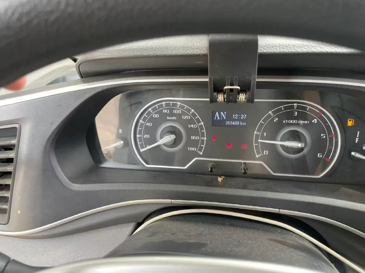 2021 MAXUS XinTu V80 2.0T 139HP L4 6MT,autocango,china used car exporter,china ev exporter,chinese used car exporter,chinese used ev exporter