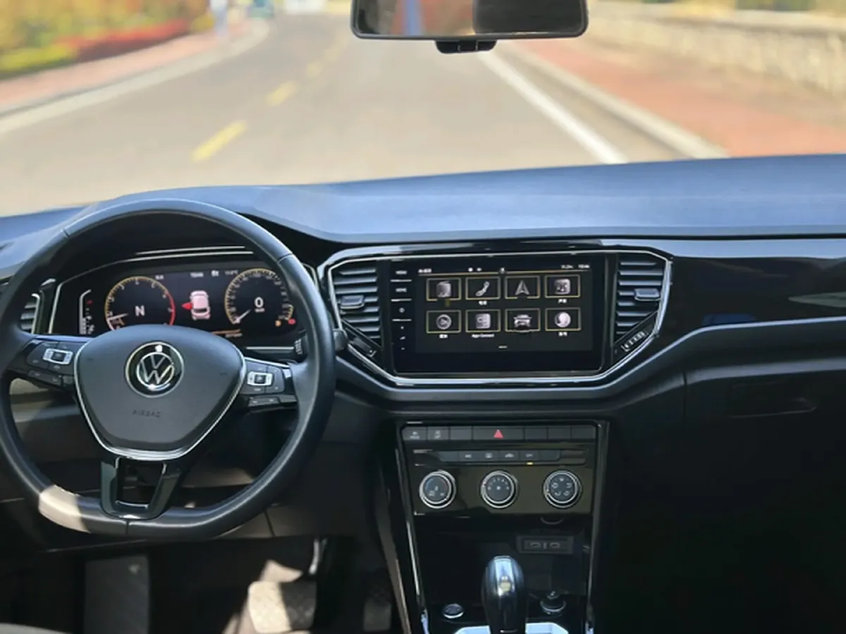 2021 Volkswagen T-Roc 1.4T 150HP L4 7DCT,autocango,china used car exporter,china ev exporter,chinese used car exporter,chinese used ev exporter