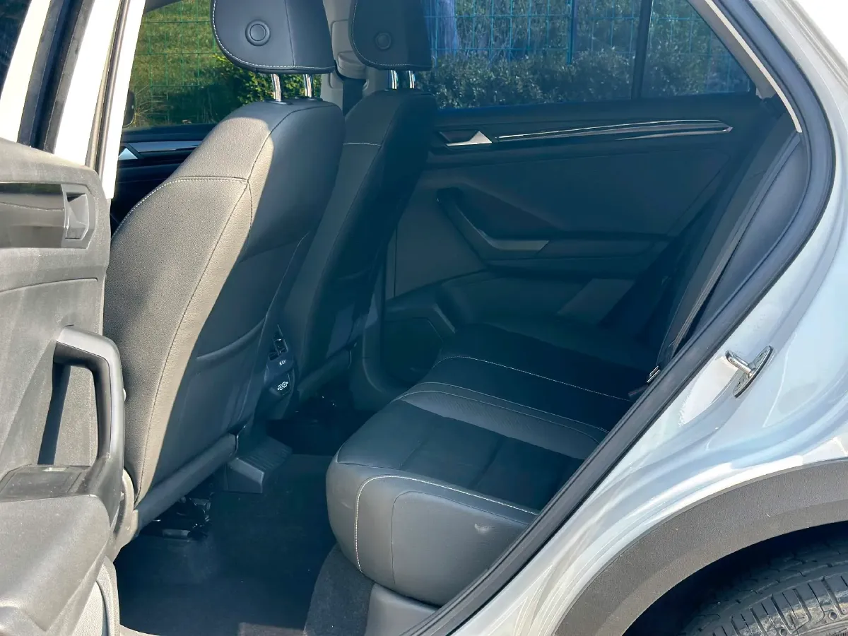 2021 Volkswagen T-Roc 1.4T 150HP L4 7DCT,autocango,china used car exporter,china ev exporter,chinese used car exporter,chinese used ev exporter