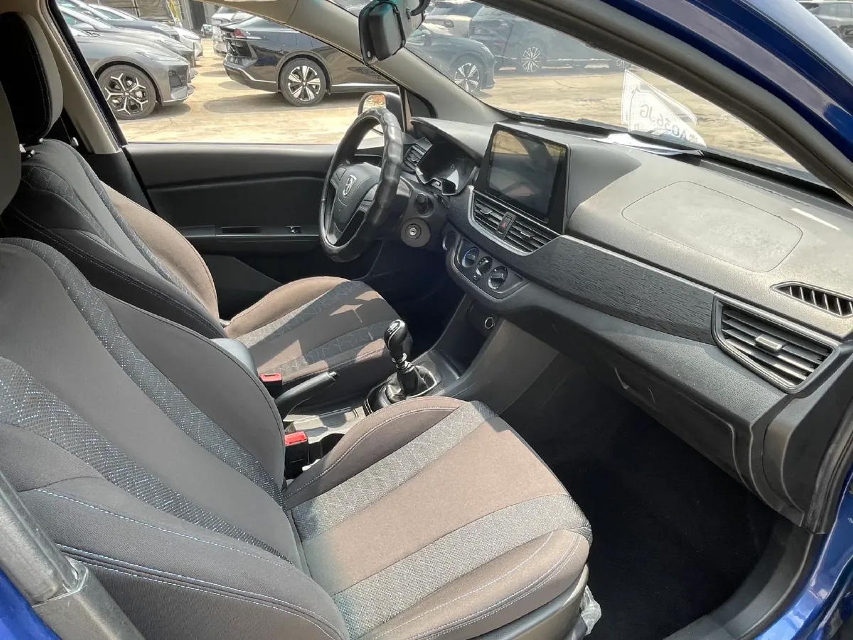 2017 BaoJun 310W 1.2L 82HP L4 6MT,autocango,china used car exporter,china ev exporter,chinese used car exporter,chinese used ev exporter