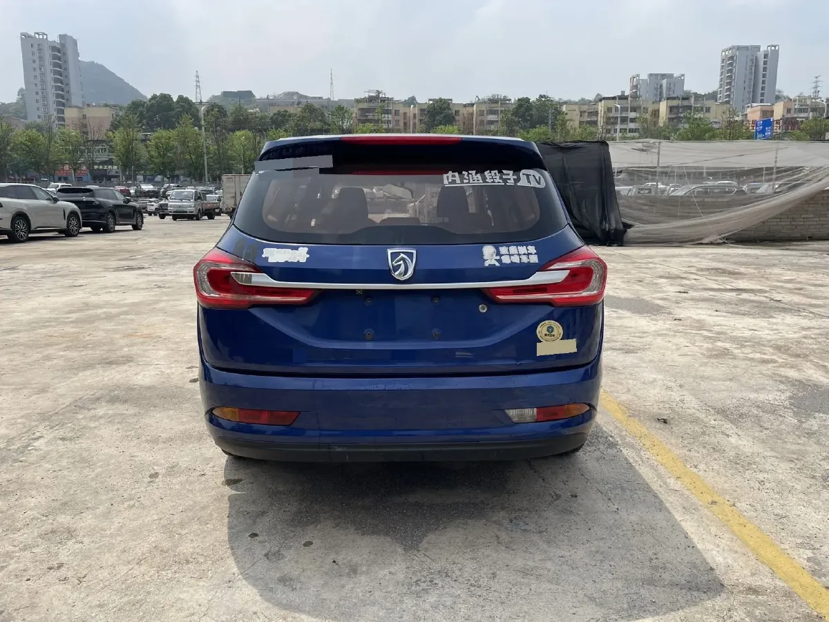 2017 BaoJun 310W 1.2L 82HP L4 6MT,autocango,china used car exporter,china ev exporter,chinese used car exporter,chinese used ev exporter