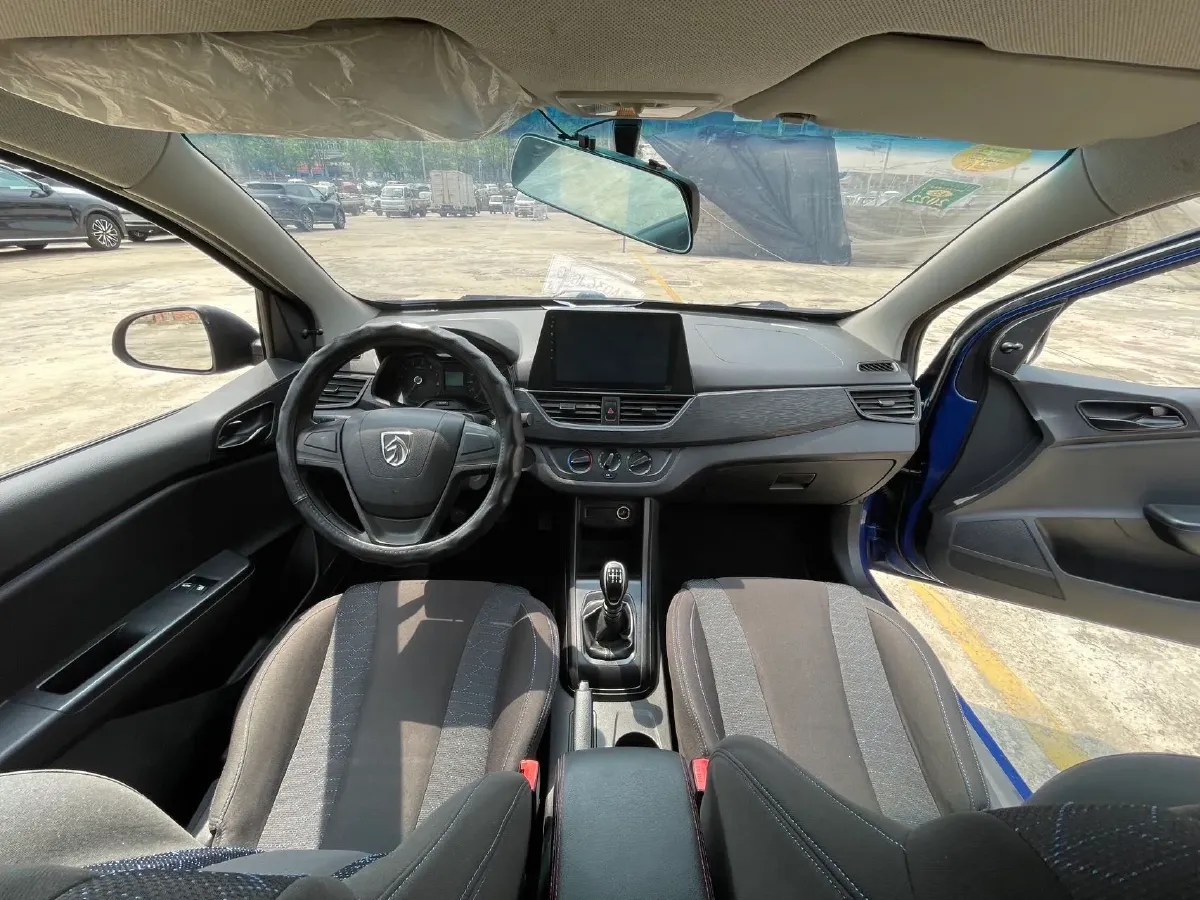 2017 BaoJun 310W 1.2L 82HP L4 6MT,autocango,china used car exporter,china ev exporter,chinese used car exporter,chinese used ev exporter