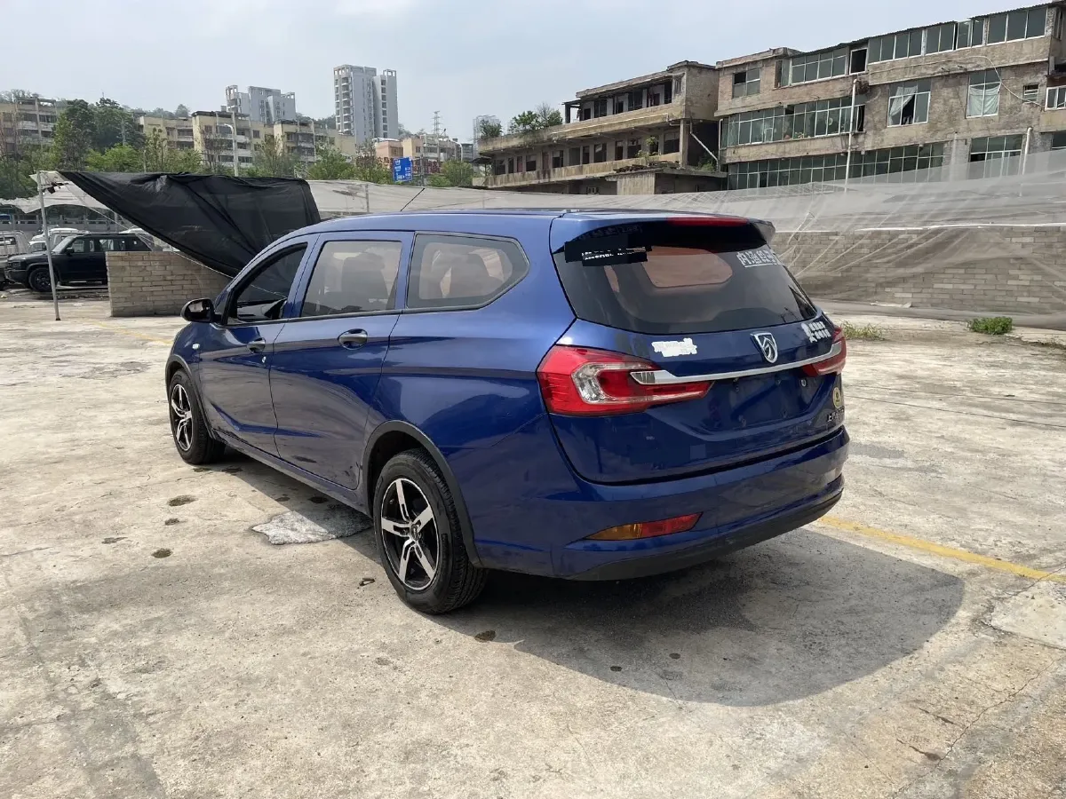 2017 BaoJun 310W 1.2L 82HP L4 6MT,autocango,china used car exporter,china ev exporter,chinese used car exporter,chinese used ev exporter