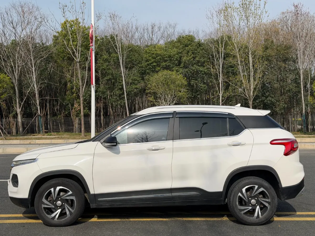 2017 HaiMa S5 Young Edition 1.6L 122HP L4 5MT,autocango,china used car exporter,china ev exporter,chinese used car exporter,chinese used ev exporter