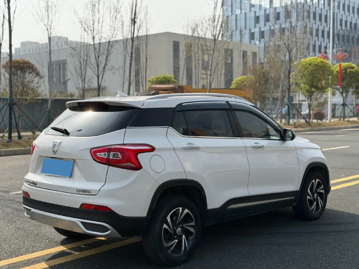 2017 HaiMa S5 Young Edition 1.6L 122HP L4 5MT,autocango,china used car exporter,china ev exporter,chinese used car exporter,chinese used ev exporter