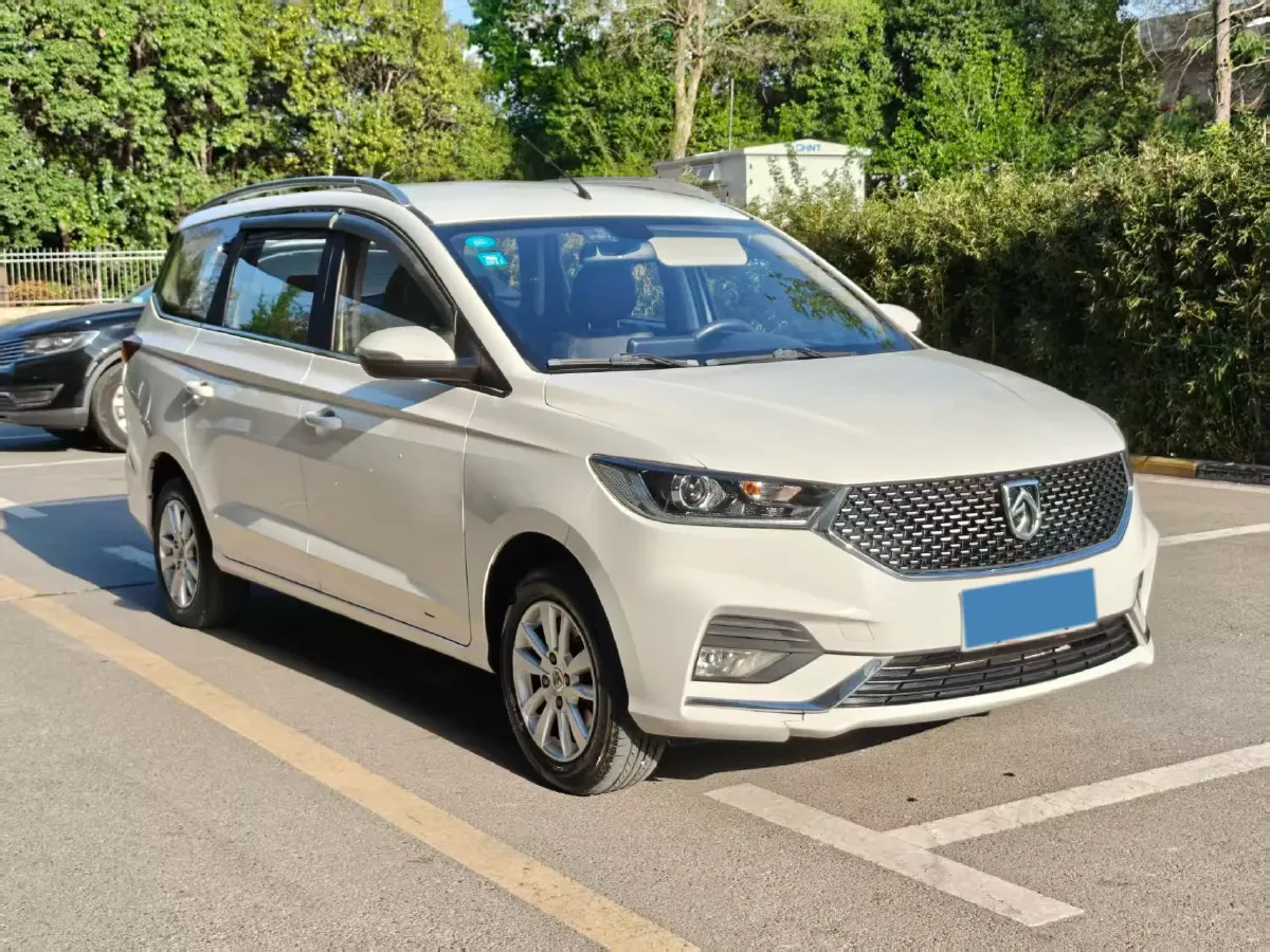 2019 BaoJun 360 1.5L 105HP L4 6MT,autocango,china used car exporter,china ev exporter,chinese used car exporter,chinese used ev exporter
