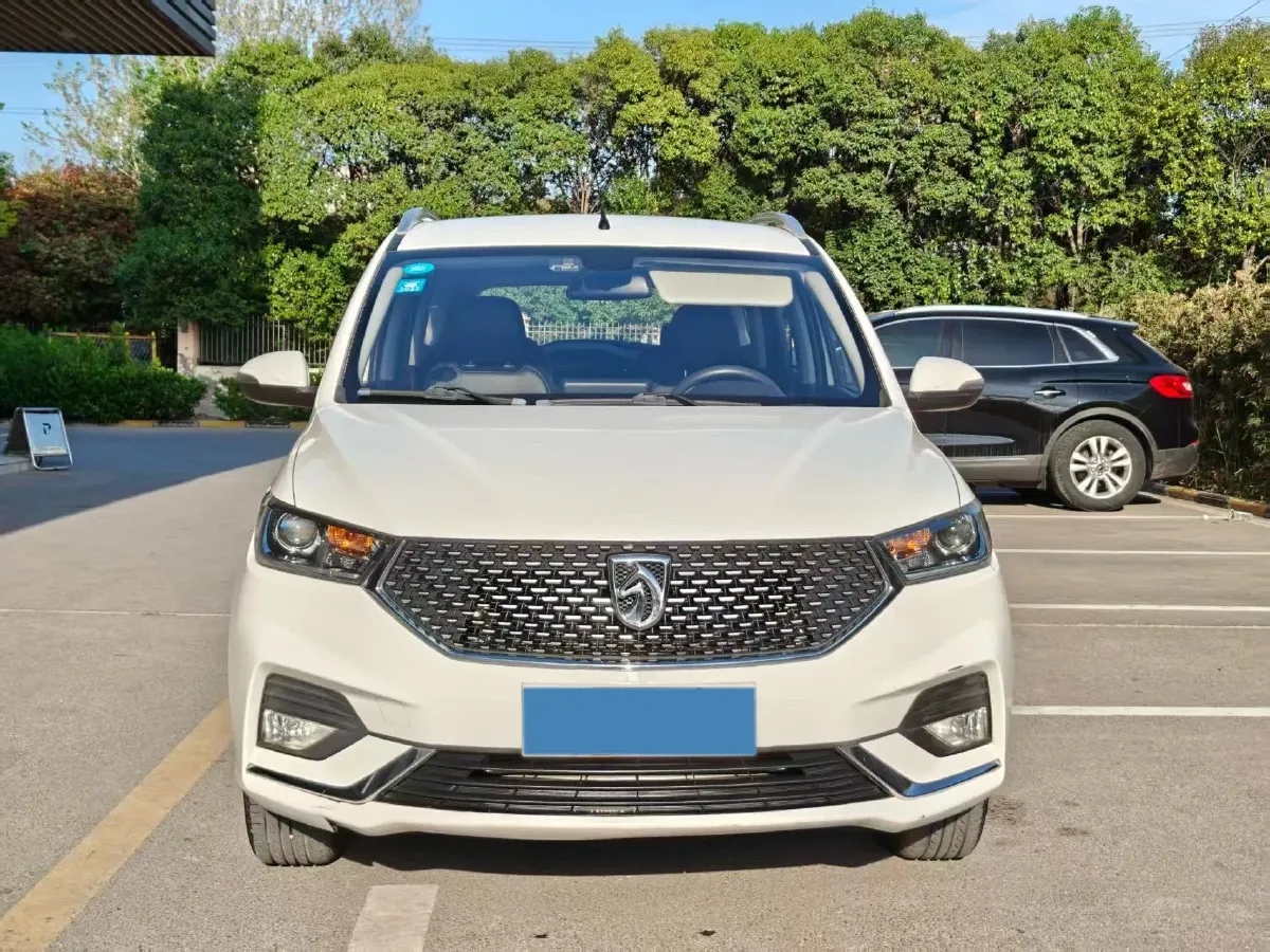 2019 BaoJun 360 1.5L 105HP L4 6MT,autocango,china used car exporter,china ev exporter,chinese used car exporter,chinese used ev exporter