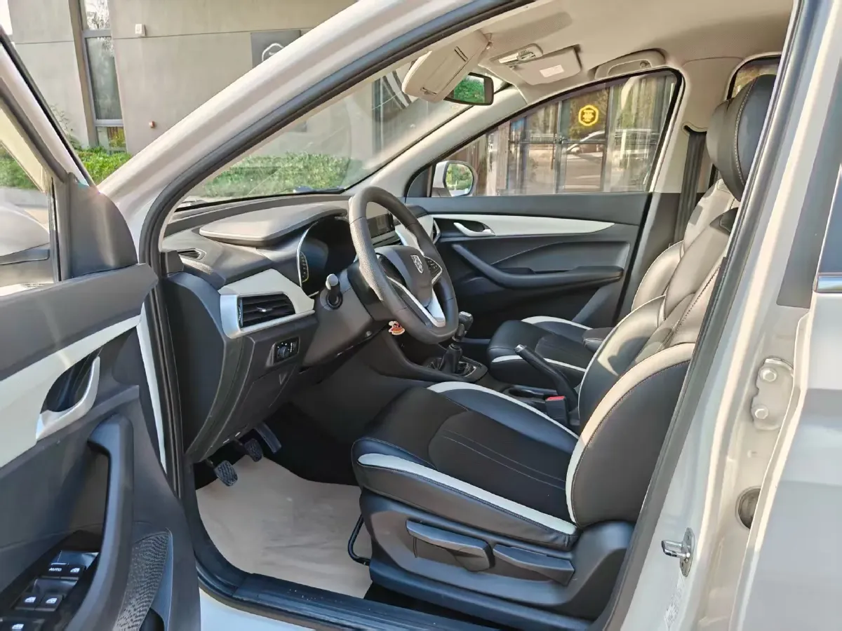 2019 BaoJun 360 1.5L 105HP L4 6MT,autocango,china used car exporter,china ev exporter,chinese used car exporter,chinese used ev exporter