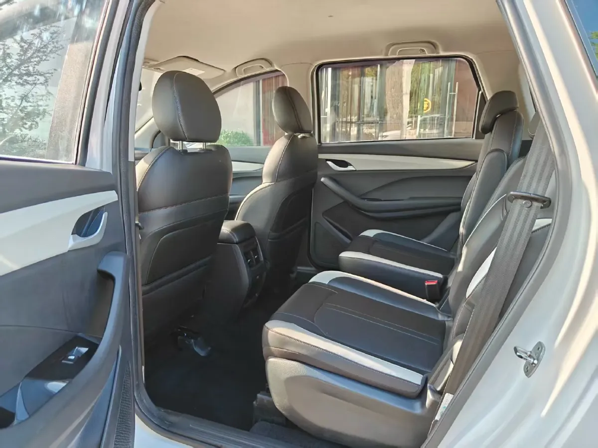 2019 BaoJun 360 1.5L 105HP L4 6MT,autocango,china used car exporter,china ev exporter,chinese used car exporter,chinese used ev exporter