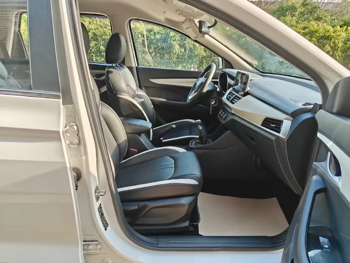 2019 BaoJun 360 1.5L 105HP L4 6MT,autocango,china used car exporter,china ev exporter,chinese used car exporter,chinese used ev exporter