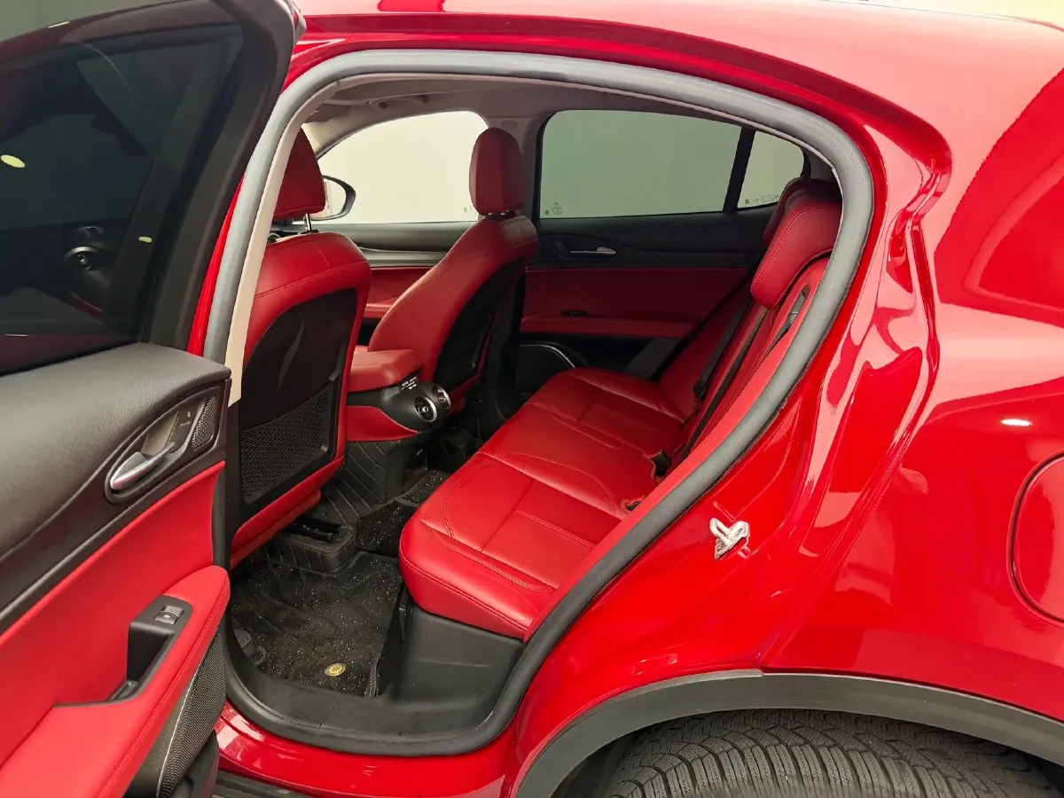 2017 Jaguar XE 2.0T 240HP L4 8AT,autocango,china used car exporter,china ev exporter,chinese used car exporter,chinese used ev exporter