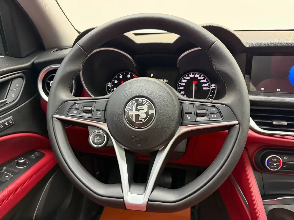 2017 Jaguar XE 2.0T 240HP L4 8AT,autocango,china used car exporter,china ev exporter,chinese used car exporter,chinese used ev exporter