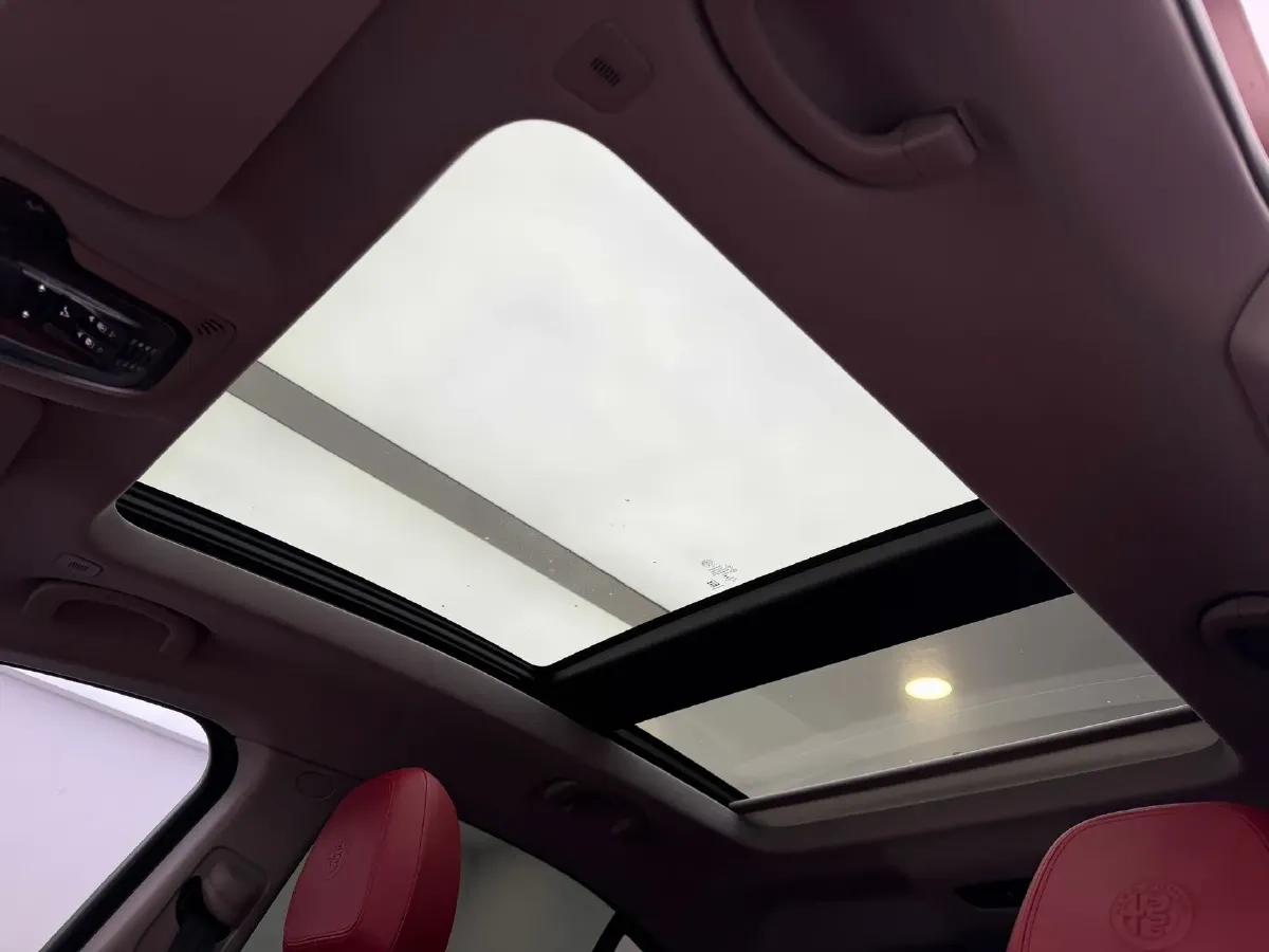 2017 Jaguar XE 2.0T 240HP L4 8AT,autocango,china used car exporter,china ev exporter,chinese used car exporter,chinese used ev exporter