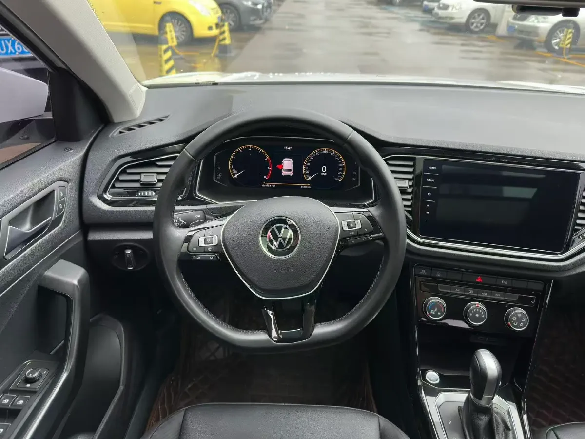 2022 Volkswagen T-Roc 1.4T 150HP L4 7DCT,autocango,china used car exporter,china ev exporter,chinese used car exporter,chinese used ev exporter