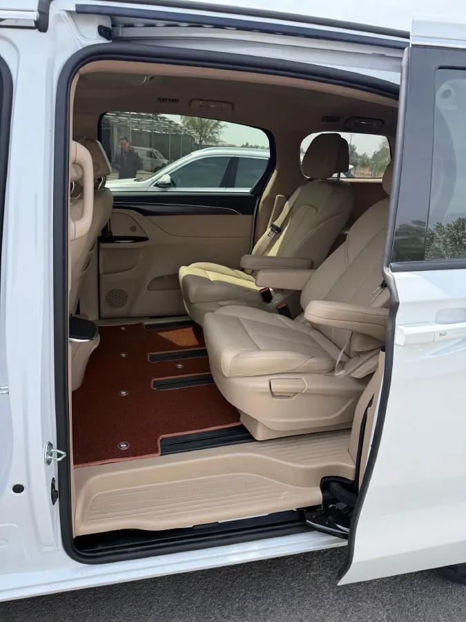 2025 Buick GL8 2.0T 237HP L4 9AT,autocango,china used car exporter,china ev exporter,chinese used car exporter,chinese used ev exporter