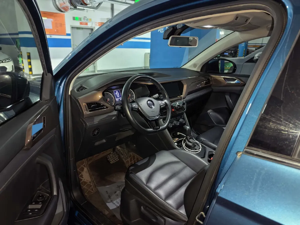 2019 MINI MINI 1.5T 102HP L3 7DCT,autocango,china used car exporter,china ev exporter,chinese used car exporter,chinese used ev exporter