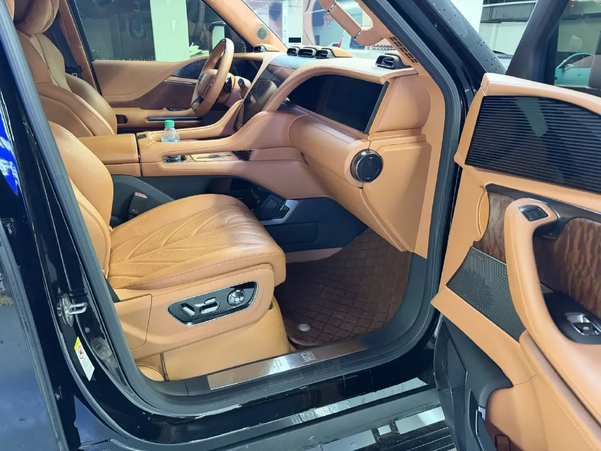 2023 YangWang U8 2.0T 272HP L4 REEV 49.05KWH,autocango,china used car exporter,china ev exporter,chinese used car exporter,chinese used ev exporter