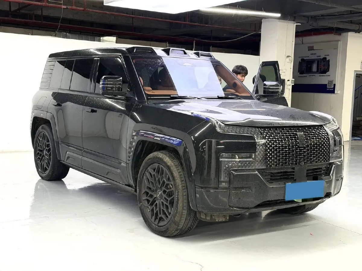 2023 YangWang U8 2.0T 272HP L4 REEV 49.05KWH,autocango,china used car exporter,china ev exporter,chinese used car exporter,chinese used ev exporter