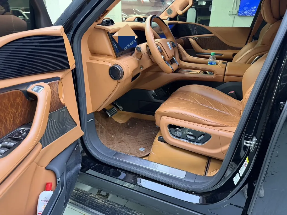 2023 YangWang U8 2.0T 272HP L4 REEV 49.05KWH,autocango,china used car exporter,china ev exporter,chinese used car exporter,chinese used ev exporter