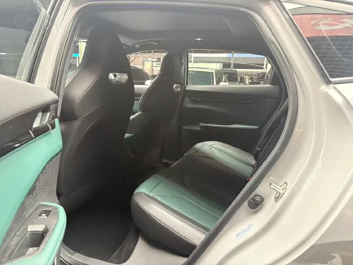 2024 ChangAn UNI-V iDD 1.5L 110HP L4 E-CVT PHEV 18.99KWH,autocango,china used car exporter,china ev exporter,chinese used car exporter,chinese used ev exporter