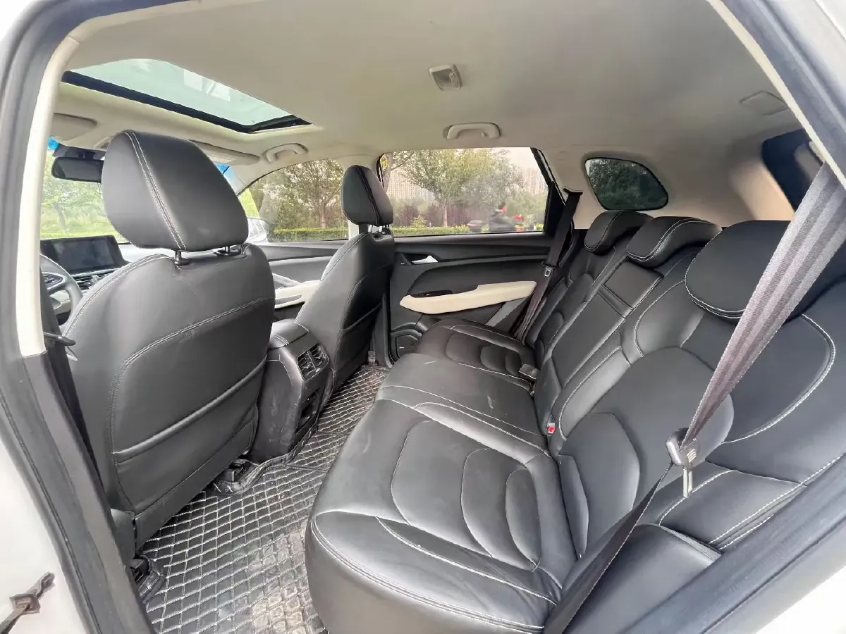 2018 BaoJun 530 1.5T 150HP L4 6MT,autocango,china used car exporter,china ev exporter,chinese used car exporter,chinese used ev exporter