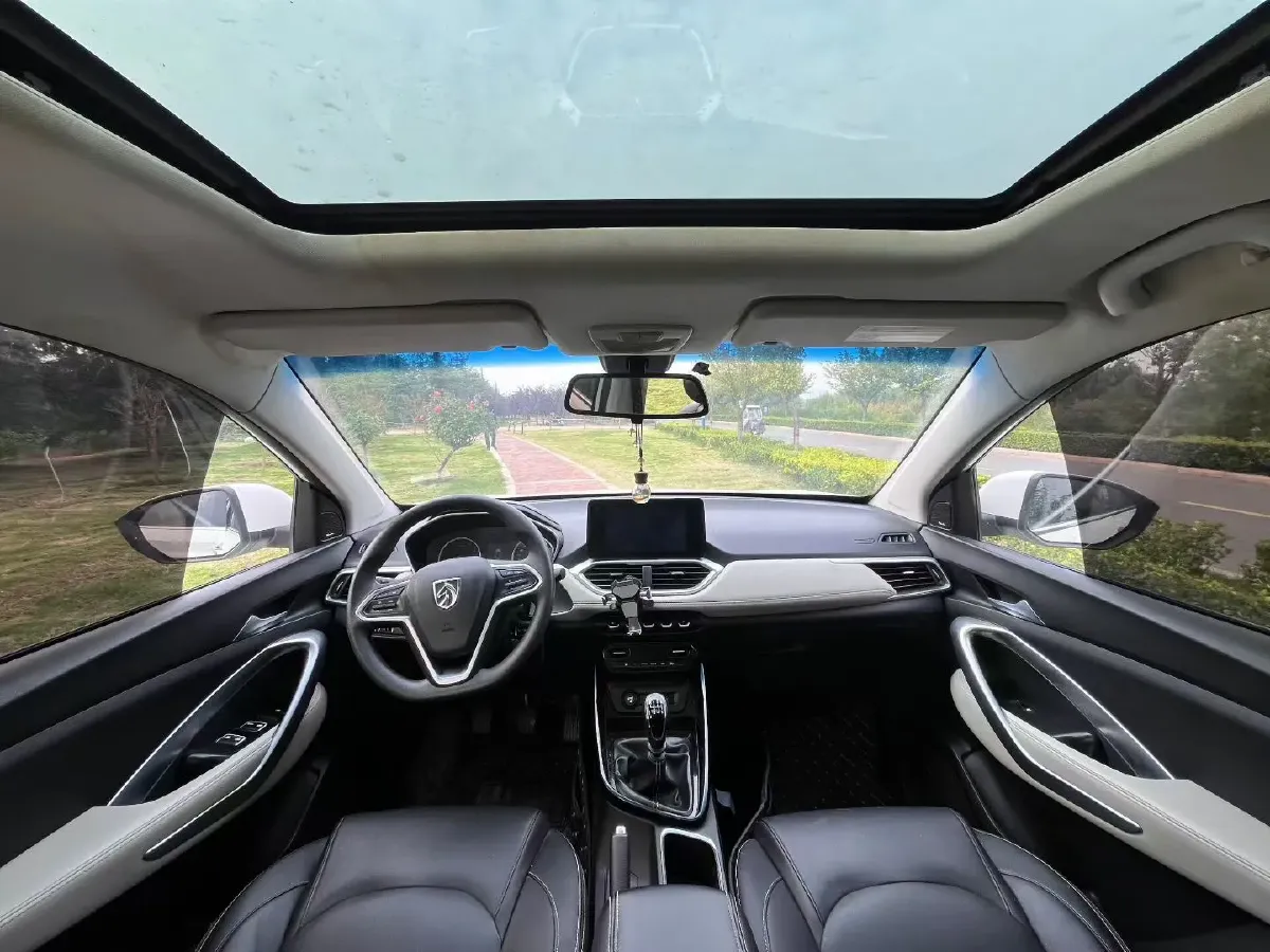 2018 BaoJun 530 1.5T 150HP L4 6MT,autocango,china used car exporter,china ev exporter,chinese used car exporter,chinese used ev exporter