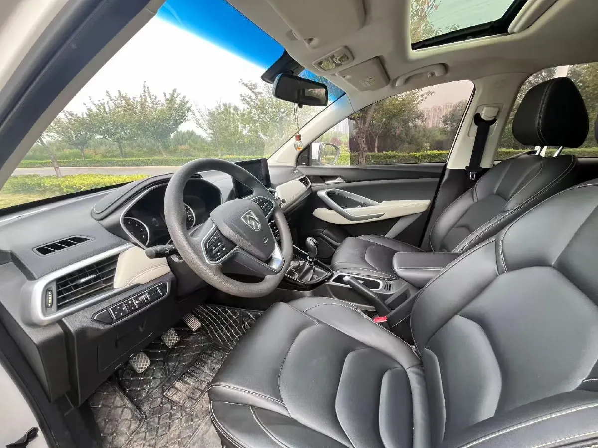 2018 BaoJun 530 1.5T 150HP L4 6MT,autocango,china used car exporter,china ev exporter,chinese used car exporter,chinese used ev exporter