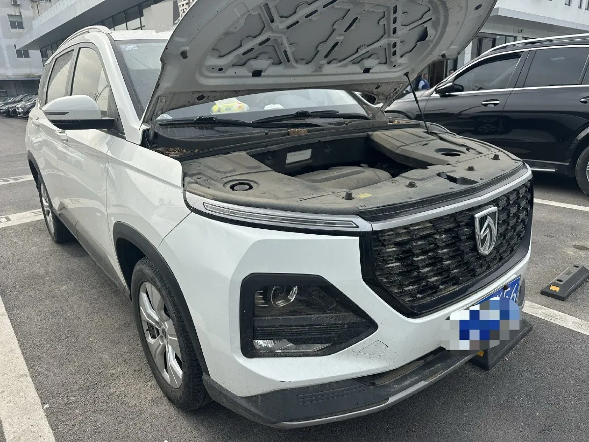 2020 BaoJun 530 1.5T 147HP L4 6MT,autocango,china used car exporter,china ev exporter,chinese used car exporter,chinese used ev exporter