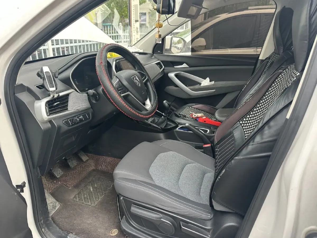 2020 BaoJun 530 1.5T 147HP L4 6MT,autocango,china used car exporter,china ev exporter,chinese used car exporter,chinese used ev exporter