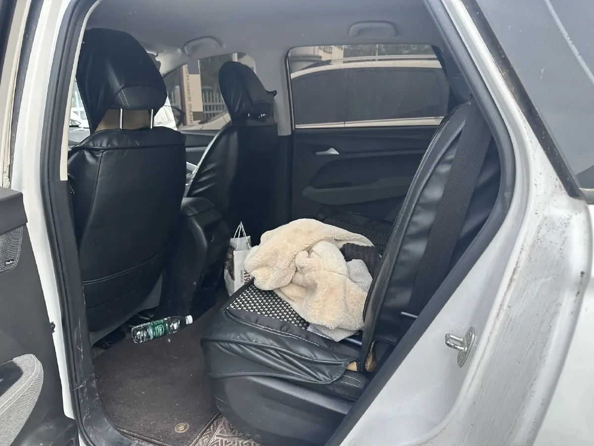 2020 BaoJun 530 1.5T 147HP L4 6MT,autocango,china used car exporter,china ev exporter,chinese used car exporter,chinese used ev exporter